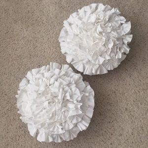 Decorative white pillows